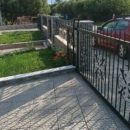 Apart Otel Eleni House Near Asprovalta ν1 Nea Kerdhilia